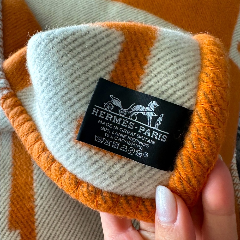 Brand new never worn authentic Hermes blanket - Picture 3 of 3